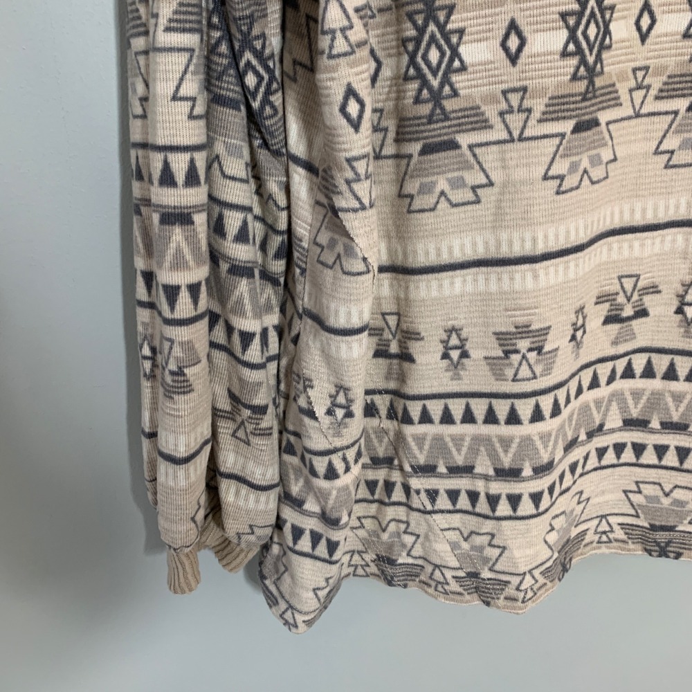 NEW C&C California Women 3X V Neck Long Sleeve Aztec Print Tunic Top Silver Mink - Picture 2 of 10